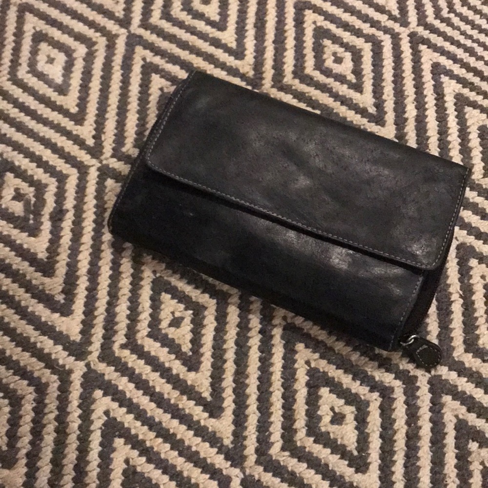 Nice billfold! Free with any bundle!